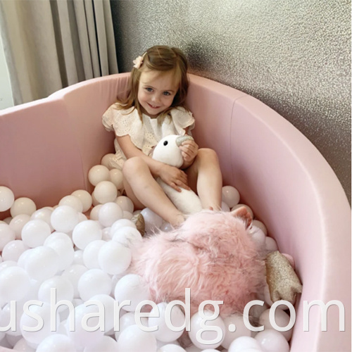 Safe ball pit Soft sponge balls